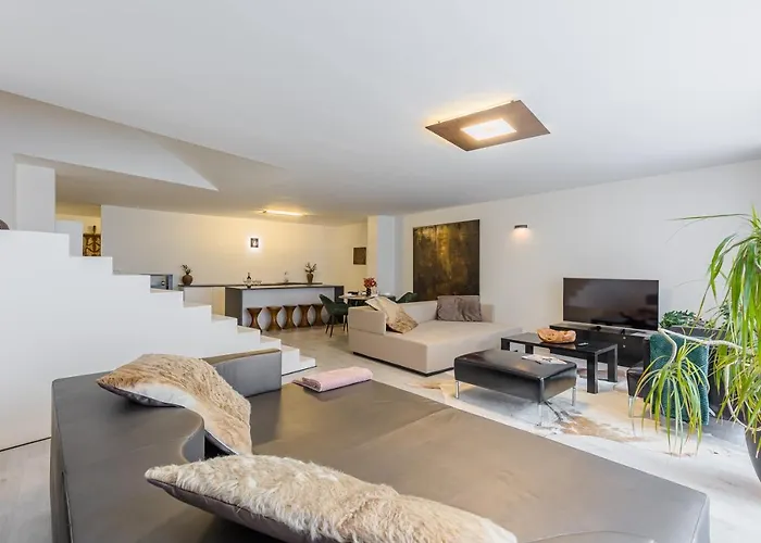 Bnb Sk Zamocka Artist Apartment