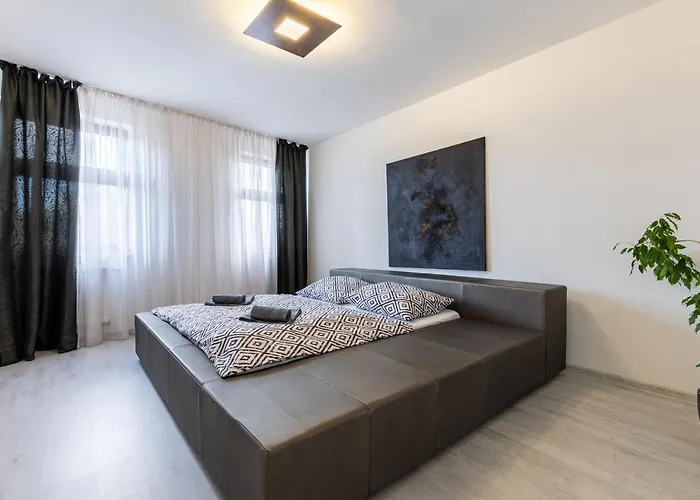 Bnb Sk Zamocka Artist Apartment
